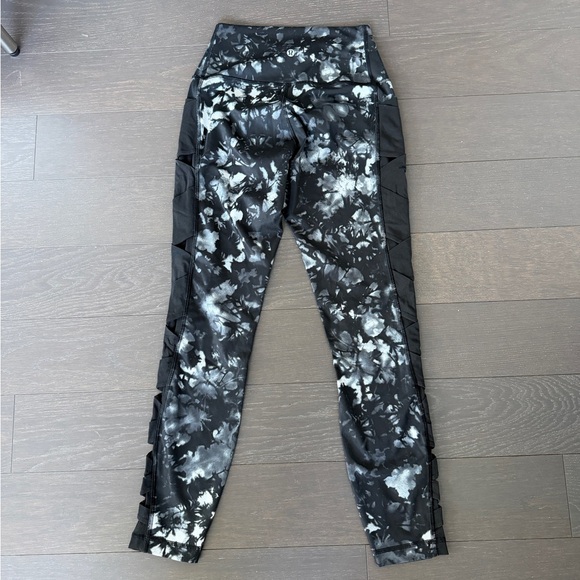 Lululemon Rise and Flow Legging - Picture 3 of 4